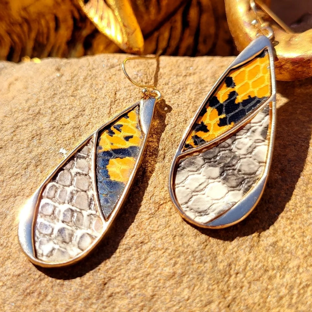 NWT Leather Python Print Gold Drop Earrings - Picture 3 of 13